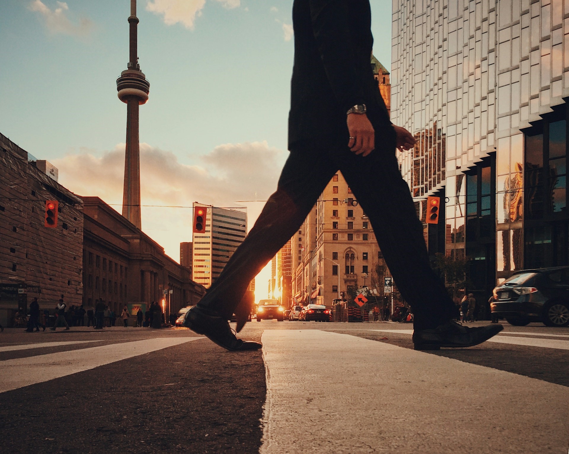 Cross Border Financial Planning - FATCA - why British Expats in the US need to be wary - Man in USA walking